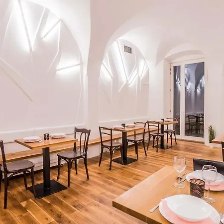 Guest house A Restaurace 14 Hostinne (Hradec Kralove)