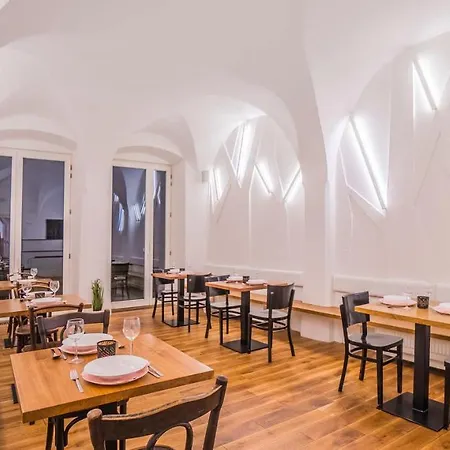 A Restaurace 14 *